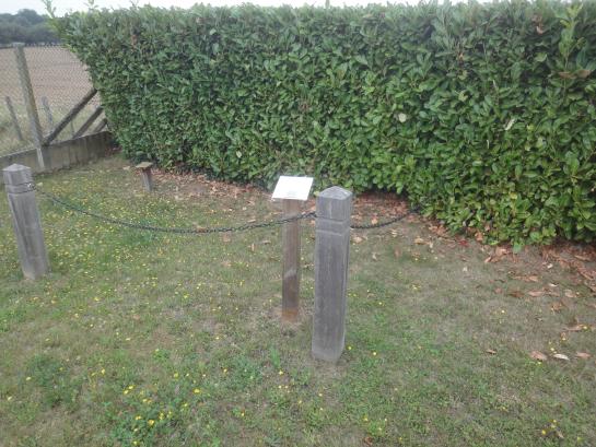 Aanduiding knekelveld op de begraafplaats van Leerbeek