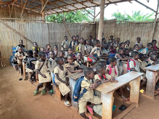 kinderen op school in Togo